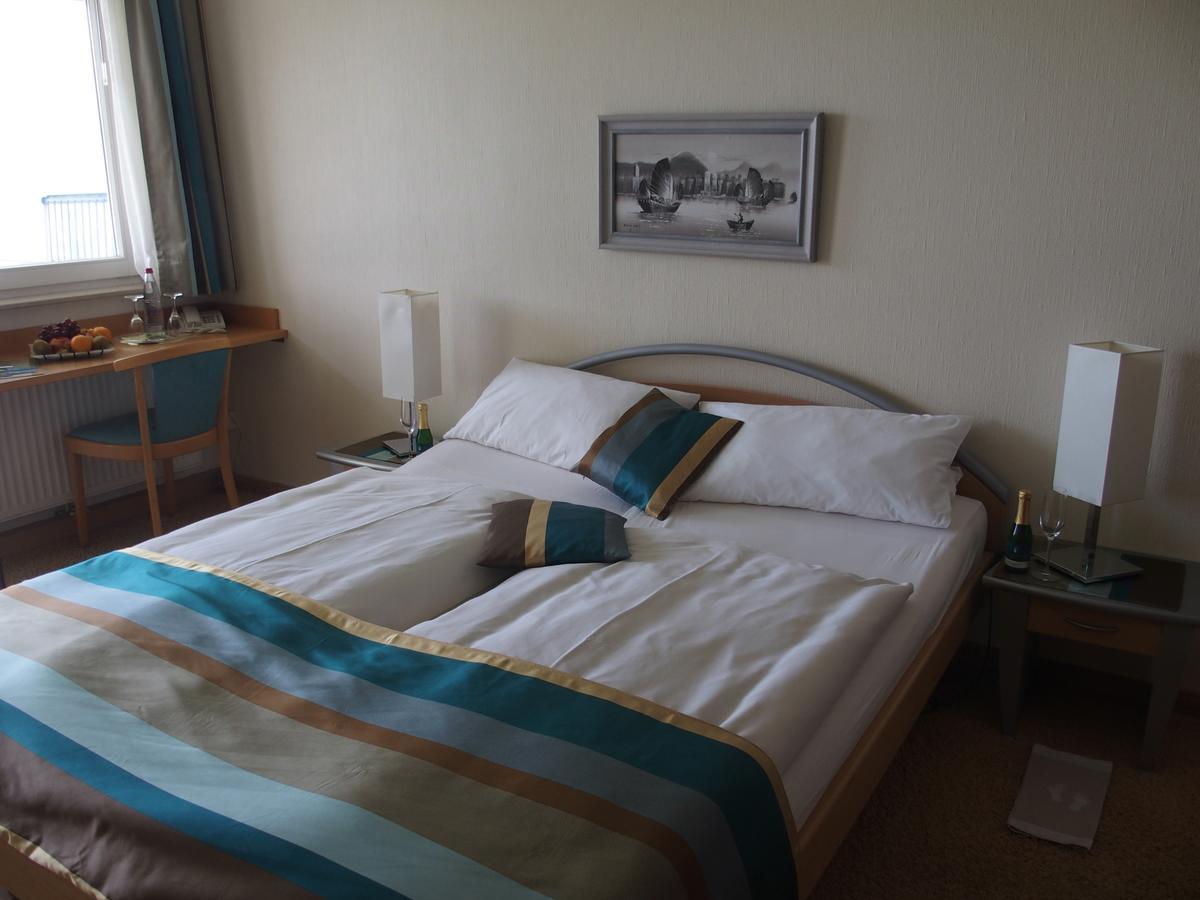 Hotel Pension Cafe Hasler Бодман-Людвігсгафен Екстер'єр фото